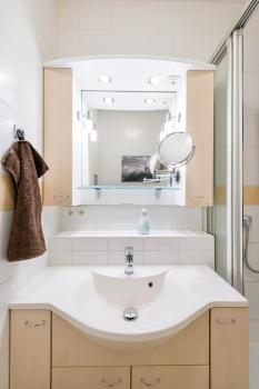7 min to citycenter !! Subway U3 100m, southside singleroom own SHOWER, WC ! free WIFI ,TV, dishes fridge, oven, waterheater, microwave, free coffee & mashine, free bike next to river and park, many restaurants and supermarkets around 200m, nonsmoker !, Мюнхен (фото 4)