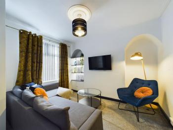 Charming Apartments - Cosy Retreat - short drive to city centre - Free parking, Liverpool (photo 2)