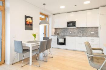 Apartment with balcony and castle view by URBAN RENT, Vilnius (fotografie 4)