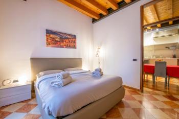 ARENA LUXURY EXPERIENCE Elegante appartamento di 78 mq in Via Mazzini, appartamento per 5 persone - WIFI VELOCE ed elegante balcone, Verona (photo 2)