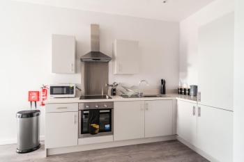 Stylish 2 Bed Apartment in Waterloo Liverpool, Liverpool (photo 2)