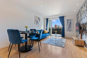 Spacious 2 bedroom Apartment-City Centre - Free Parking- Sleeps 5, Бирмингем (фото 3)
