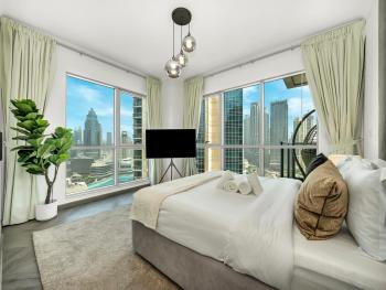 Luxe 4 bedroom Apartment I Burj Khalifa & Fountain Views I Free Gym, Pool, Parking, Wi-Fi and PS5 I by Skyline Serenity, Dubai (photo 5)