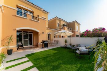 Luxury Villa in Ranches 1, on Pool and Park, Dubaj (fotografie 3)