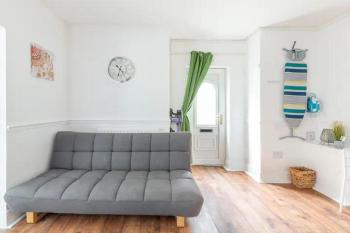 Cheerful Maisonette in the heart of Orrell Park, Liverpool (photo 5)