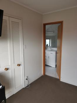 Master Bed with Seaview, Auckland (photo 4)