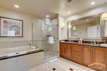 Strip Views, King Bed & Jacuzzi - MGM Signature, Las Vegas (foto 2)