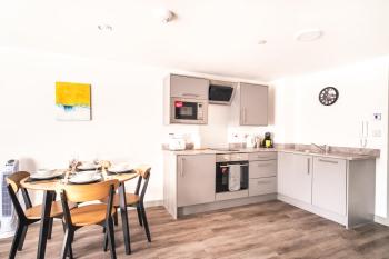 Fabulous 1 Bed Apartment in Liverpool Centre, Liverpool (photo 3)