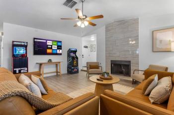 6 BR Oasis with Pool, Pickle Ball, Golf & More!, Las Vegas (photo 3)