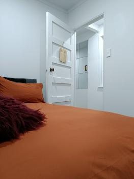 Bright & Comfy Stay in Newly Renovated Home with parking, Auckland (photo 3)