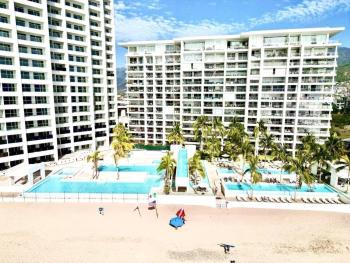 Luxury 2BR Beachfront Escape Stunning Views from Private Balconies, Puerto Vallarta (foto 3)
