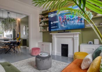 London Acton - hot tub, cinema, games & arcade, Londyn (zdjęcie 3)