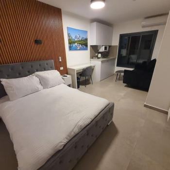 Ryo 18 דירה במלון בוטיק 2 דקות מטיילת בת ים, Bat Yam (Foto 2)