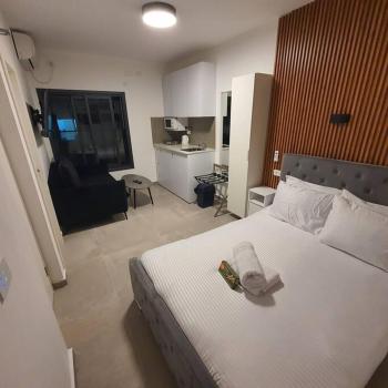 Ryo 22 דירה במלון בוטיק 2 דקות מטיילת בת ים, Bat Yam (foto 2)