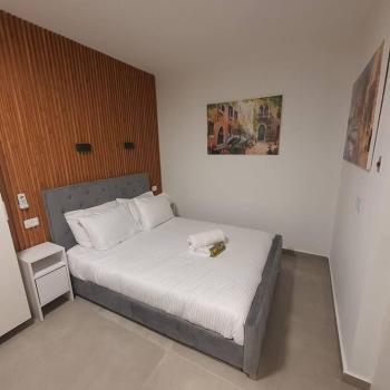 Ryo 22 דירה במלון בוטיק 2 דקות מטיילת בת ים, Bat Yam (foto 3)