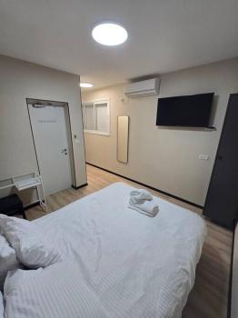 Ryo 23 דירת נופש עם ג'קוזי 2 דקות מטיילת בת ים, Bat Yam (Foto 4)