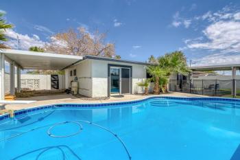 Getaway Villa w Pool in Vegas 10 Mins to Strip, Las Vegas (photo 4)