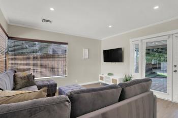 Spacious 4BR plus Den with Pool, Jacuzzi, BBQ, Near Strip, Las Vegas (foto 2)