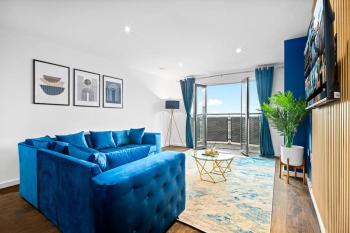 Top Floor City Centre Apartment - Sleeps 7 - 4 Beds - with Balcony and Parking - Smart TV's on each Bedroom Wall - 5 mins from Bullring, Selfridges, Moor Street Station - By Zena Stays, Birmingham (fotografie 2)