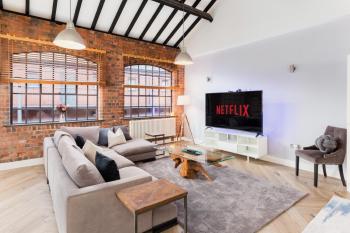 High End Luxury Townhouse in JQ, 4 Bedrooms, Flat screen TV in all rooms, Free Parking, Near Birmingham City Centre DEPOSIT REQUIRED, Birmingham (zdjęcie 5)