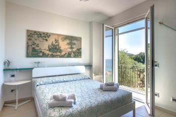 257b - Villetta Maiso - Vista Mare, Giardino e Piscina Privata a 2 minuti di auto dalle spiagge e mare - PARCHEGGIO PRIVATO INCLUSO, Lavagna (Foto 3)