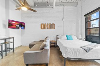 107-Cozy Loft Haven Parking Fast Wi-Fi Cafe, Cleveland (foto 3)