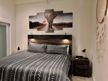Iconic Heart of DTLA Loft with Rooftop Pool Jacuzzi Gym, Лос-Анджелес (фото 2)