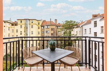 Quiet apartment in the city center near the metro with with balcony and parking, Praga (foto 2)