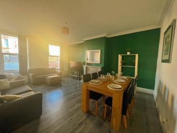Spacious 4-bedroom Apartment - free public parking, Liverpool (foto 4)