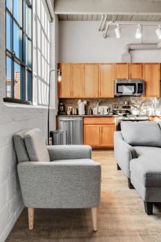 320- Downtown Loft Luxe Mattress Prking FAST Wifi, Cleveland (foto 4)