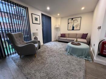 Aldgate Apartments FT5, London (photo 2)
