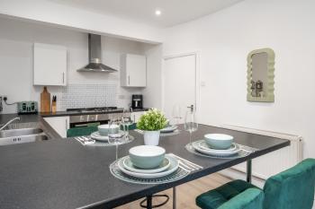 spacious 5 bedroom house - Liverpool - Free parking - contractors, Liverpool (fotografie 5)
