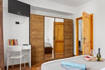 Tache - Cozy Central Studio, Bucharest (photo 3)