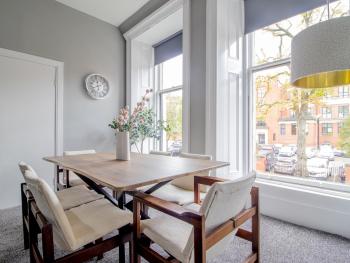 Spacious Hillhead Haven - Pass the Keys, Glasgow (photo 2)
