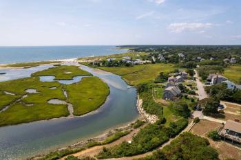 16612 - Stunning Home with Wraparound Deck Views of Bucks Creek and Nantucket Sound, Chatham (Foto 3)