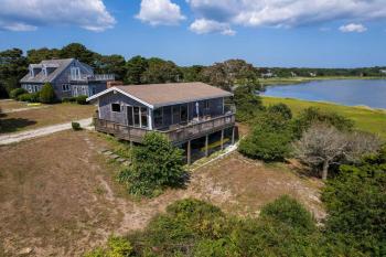 16612 - Stunning Home with Wraparound Deck Views of Bucks Creek and Nantucket Sound, Chatham (Foto 2)