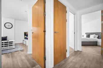2 bedroom apartment with balcony and parking, Birmingham (fotografie 3)
