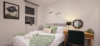 Abbey Corner By Nivaas 4-Located in the heart of the city centre-5 minute walk to train station-20 minutes to London via train, Reading (photo 2)