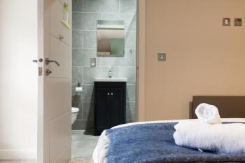 2 Bedroom Flat - Long Term Stay Rates- Contractors-Professionals-Relocation, Leeds (Foto 4)