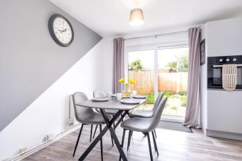 Stylish & Convenient 3 Bedroom House - Perfect for Contractors and Leisure Guests - Sleeps up to 5, Peterborough (foto 3)