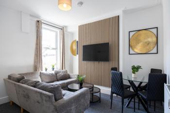 Modern Liverpool Retreat - 4BR Home Near City & Stadiums, Liverpool (fotografie 4)