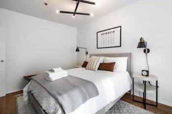 Cute 1Bed Loft at The Foundry - Steps to Riverside, Cleveland (photo 4)