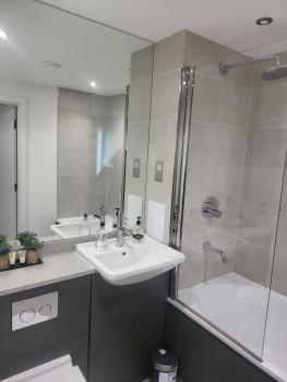 Kayz Lodge- Luxury Ensuite-Private & Shared Accommodation in a New House at the Olympic village overlooking Stratford Westfield and Tube Station, Londyn (zdjęcie 3)