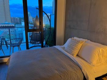 LUXURY DT, 2 Bedroom DEAL, Private Balcony, Full Kitchen, Gym - FREE PARKING, Calgary (fotografie 4)