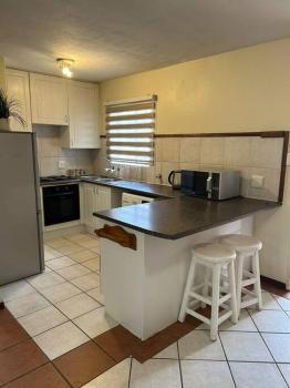 2c - 4 No load shedding 2bed 2bath with garden, Centurion (foto 4)