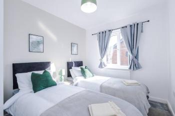 Sleeps 7, Stunning Home, Free Parking, Perfect For Groups, Long Term Disc, Манчестер (фото 5)