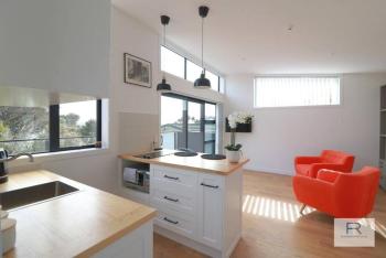 Cosy Tiny Home with Ocean Views, Auckland (photo 2)