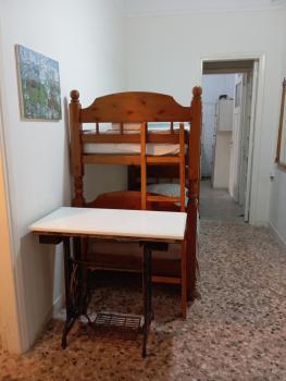 Wooden bunk bed in a dorm 5' from metro, Ateny (zdjęcie 4)
