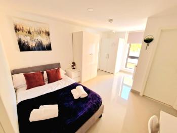 En-suites Suites - Leeds City Retreat with Kitchenette- LGI Hospital- Free 5G WIFI & Netflix- University - Contractors - Short Stays, Leeds (Foto 3)