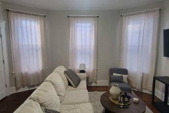 3 Bed Spacious 1st Floor Apt at Tremont, Cleveland (photo 3)